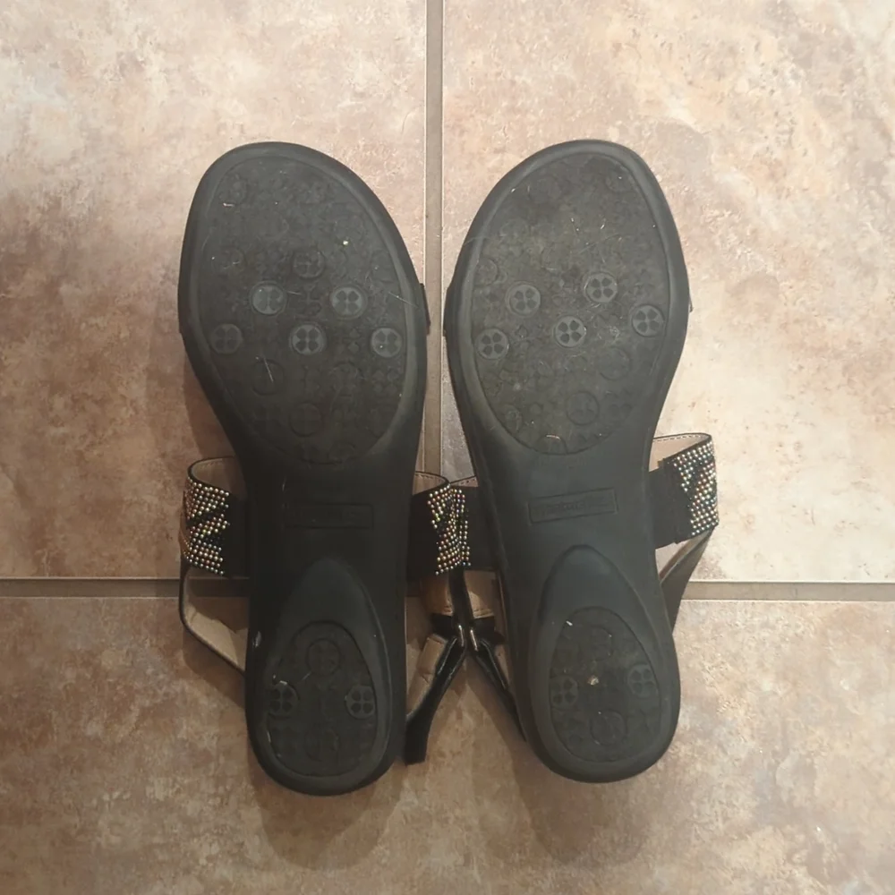 Naturalizer sandals 🩴 - Picture 3 of 4
